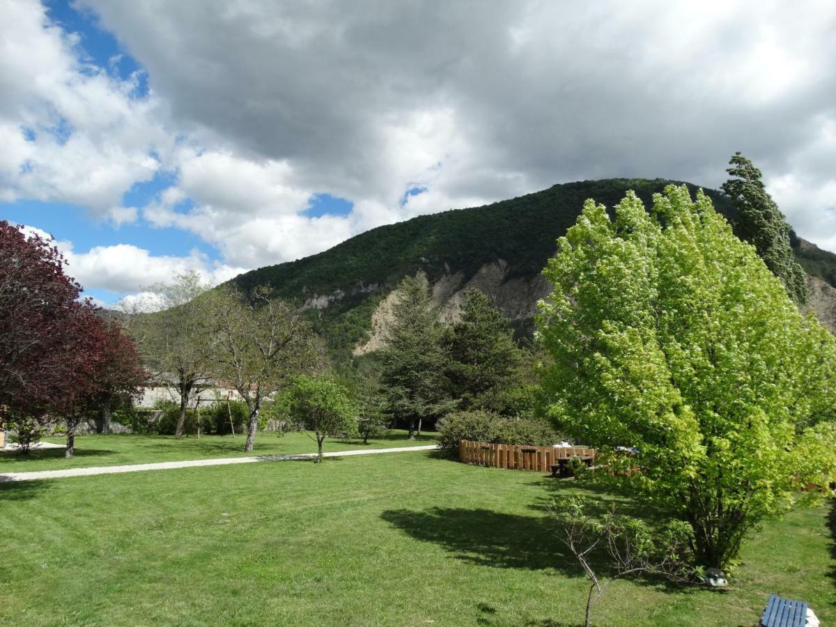 La Roulotte Villa Chatillon-en-Diois Exterior photo