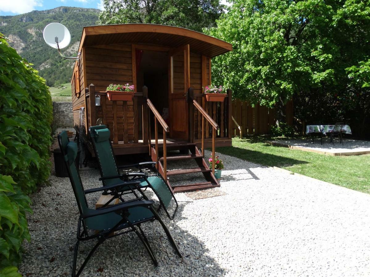 La Roulotte Villa Chatillon-en-Diois Exterior photo