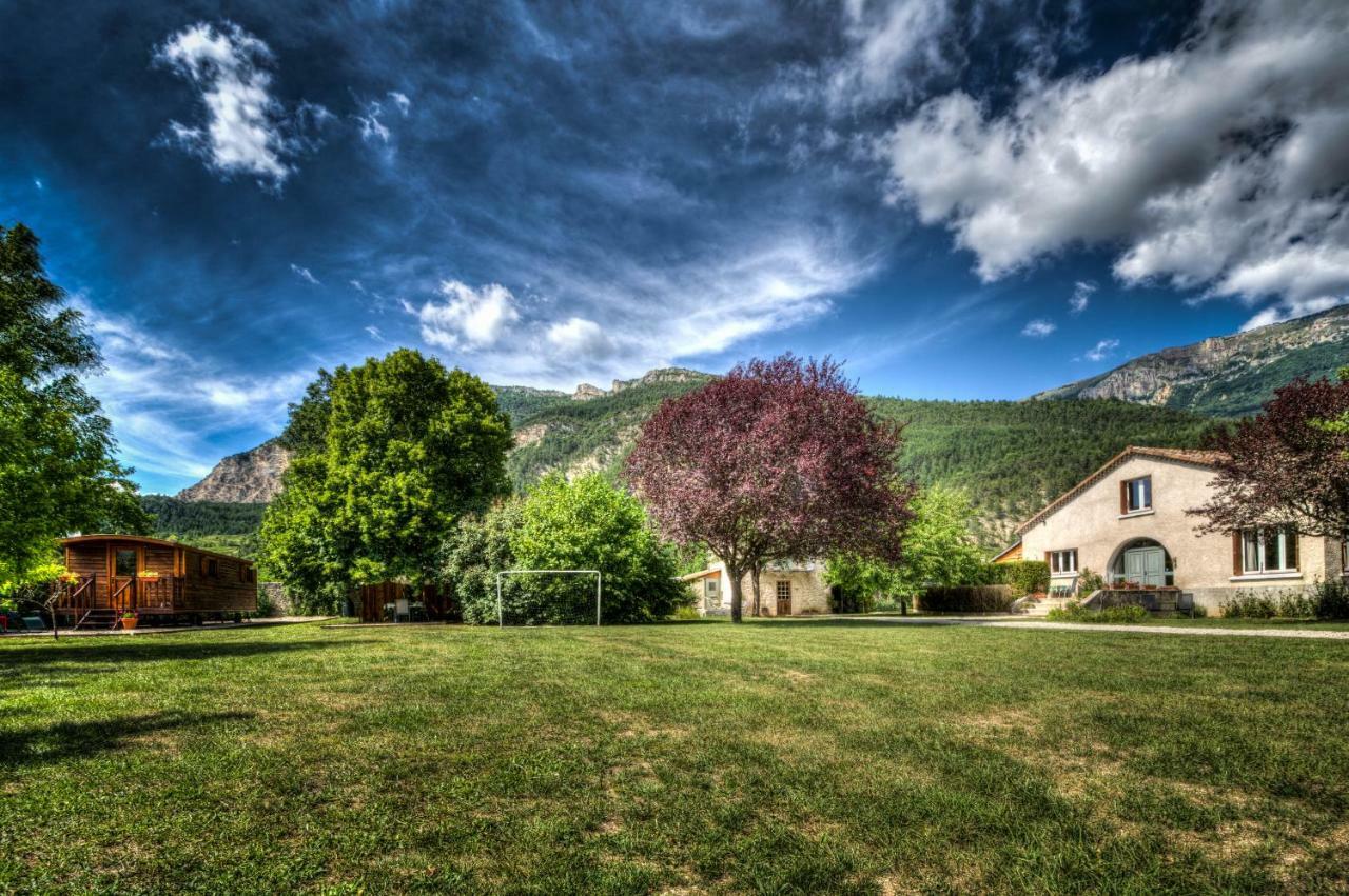 La Roulotte Villa Chatillon-en-Diois Exterior photo