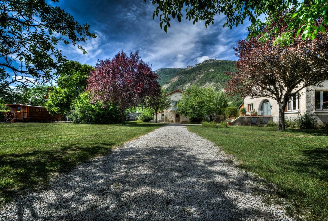 La Roulotte Villa Chatillon-en-Diois Exterior photo